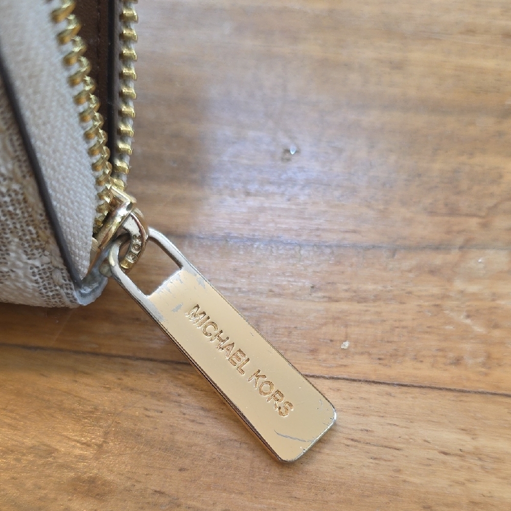 Michael Kors Monogram Tan Wallet - Picture 5 of 10